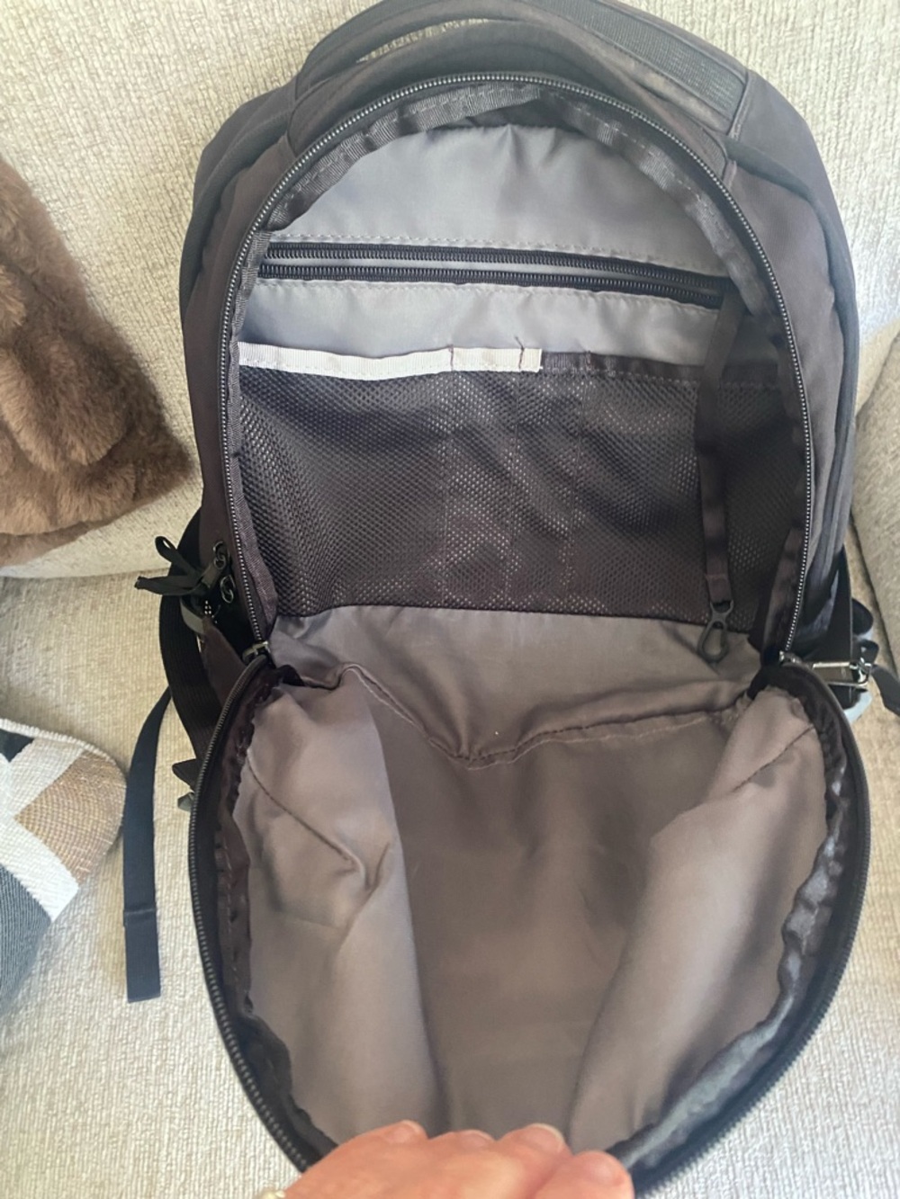 The North Face Black Men's Backpack with Front Pocket - Picture 5 of 10